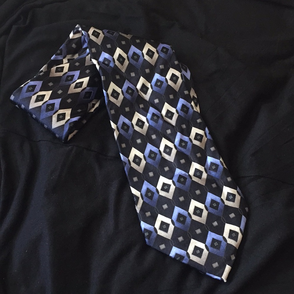 BERGAMO NEW YORK HandMade silk Graphic $125 new